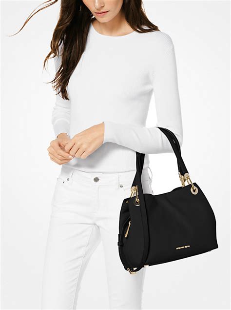 raven schoudertas van leer michael kors|Raven Medium Pebbled Leather Shoulder Bag .